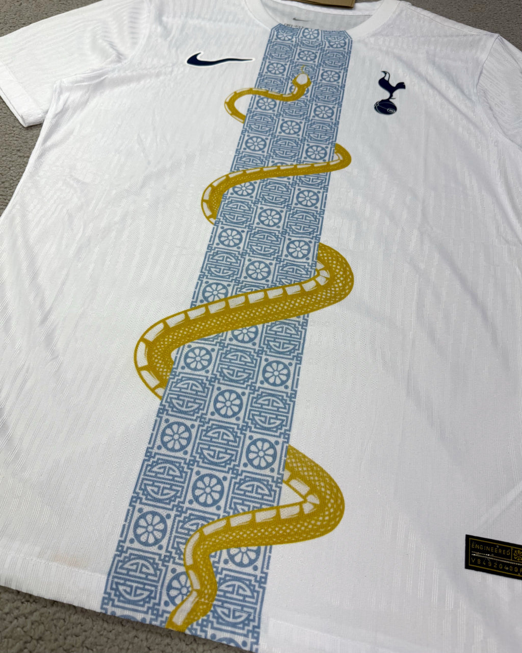 CAMISETA TOTTENHAM SPURS 2025