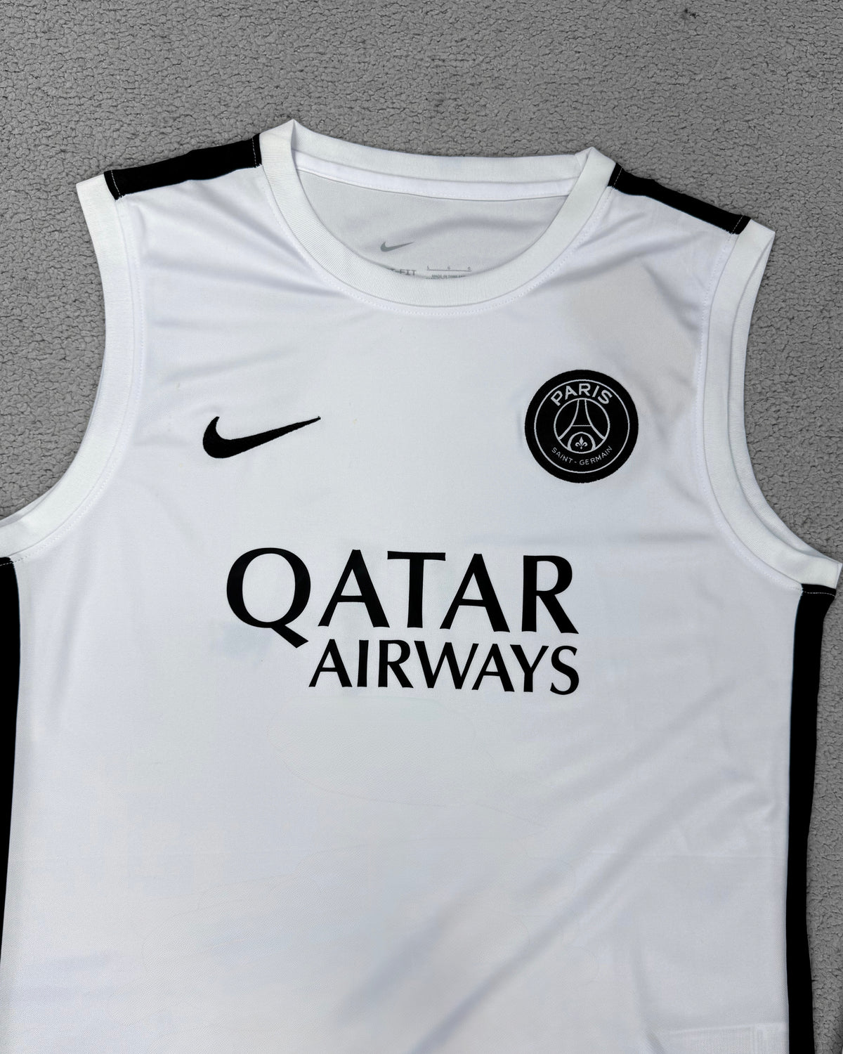CONJUNTO TREINO VERÃO PARIS SAINT GERMAIN BRANCO/PRETO