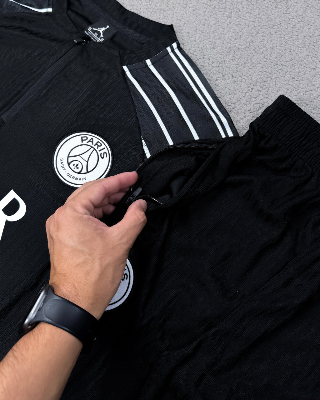 CONJUNTO DE TREINO PSG - PRETO/BRANCO