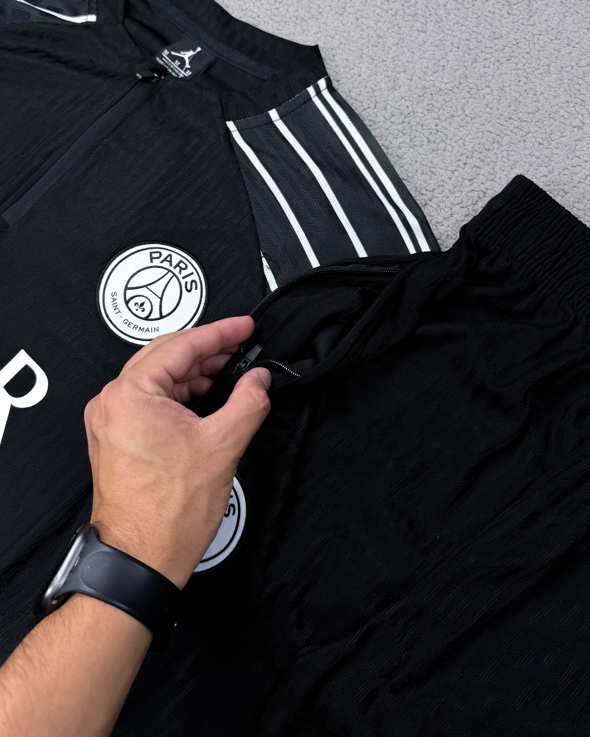 CONJUNTO DE TREINO PSG - PRETO/BRANCO
