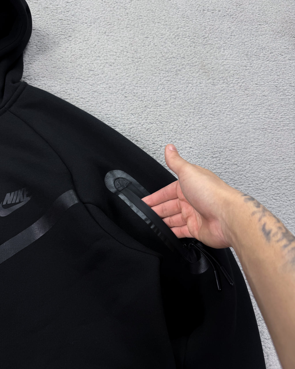 MOLETOM NK TECH FLEECE ALL BLACK