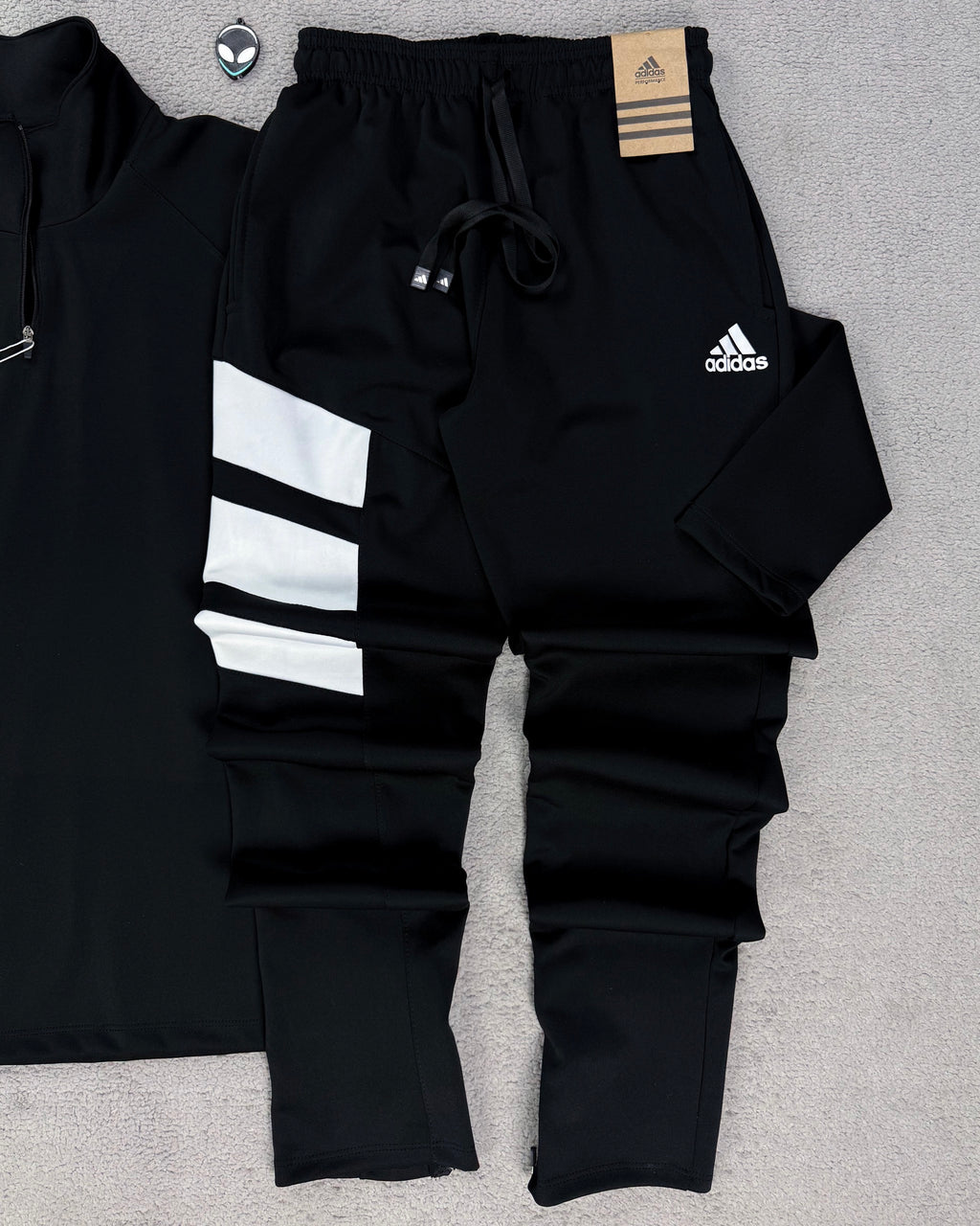 CONJUNTO ADDS 3 LISTRAS NA MANGA PRETO/BRANCO