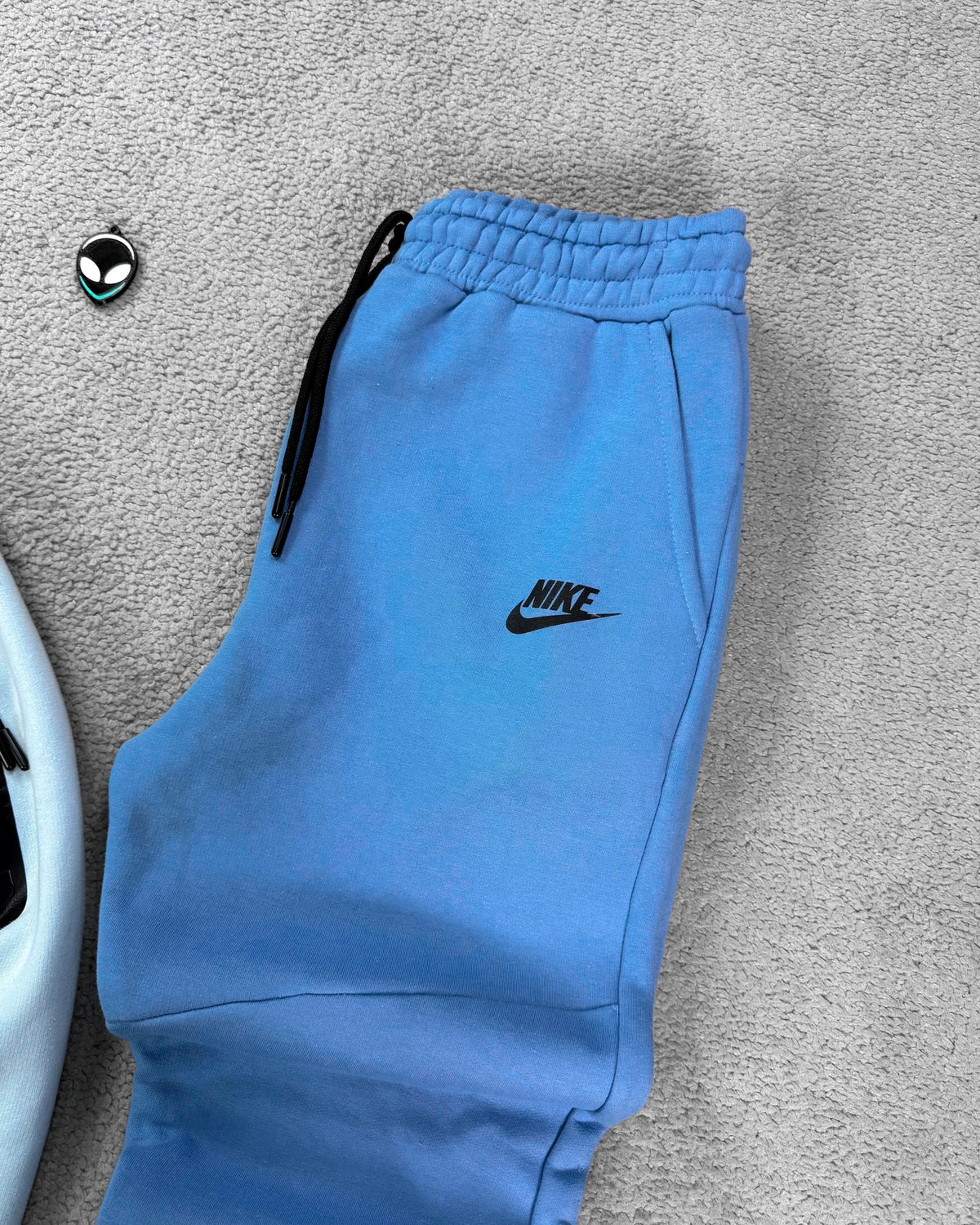 CONJUNTO NK TECH FLEECE LIGHT BLUE