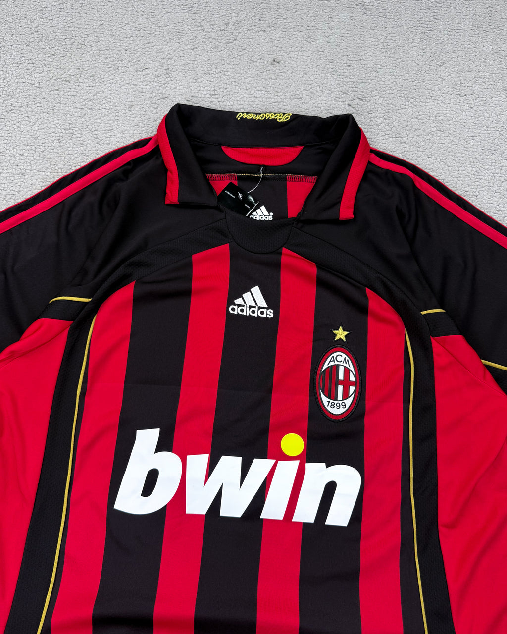 CAMISETA RETRÔ MILAN KAKÁ 2006/2007