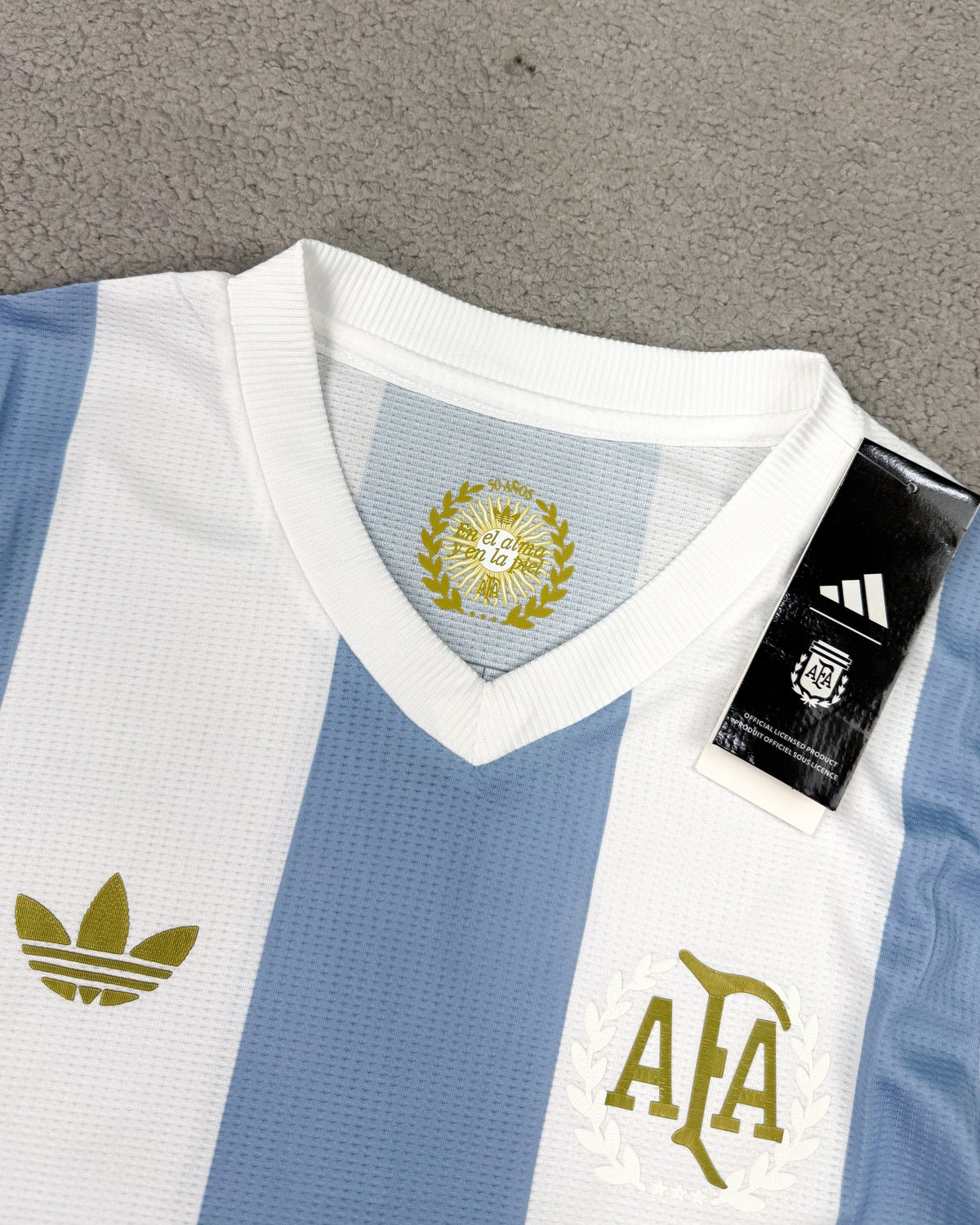 CAMISETA RETRÔ ARGENTINA COMEMORATIVA 50 ANOS