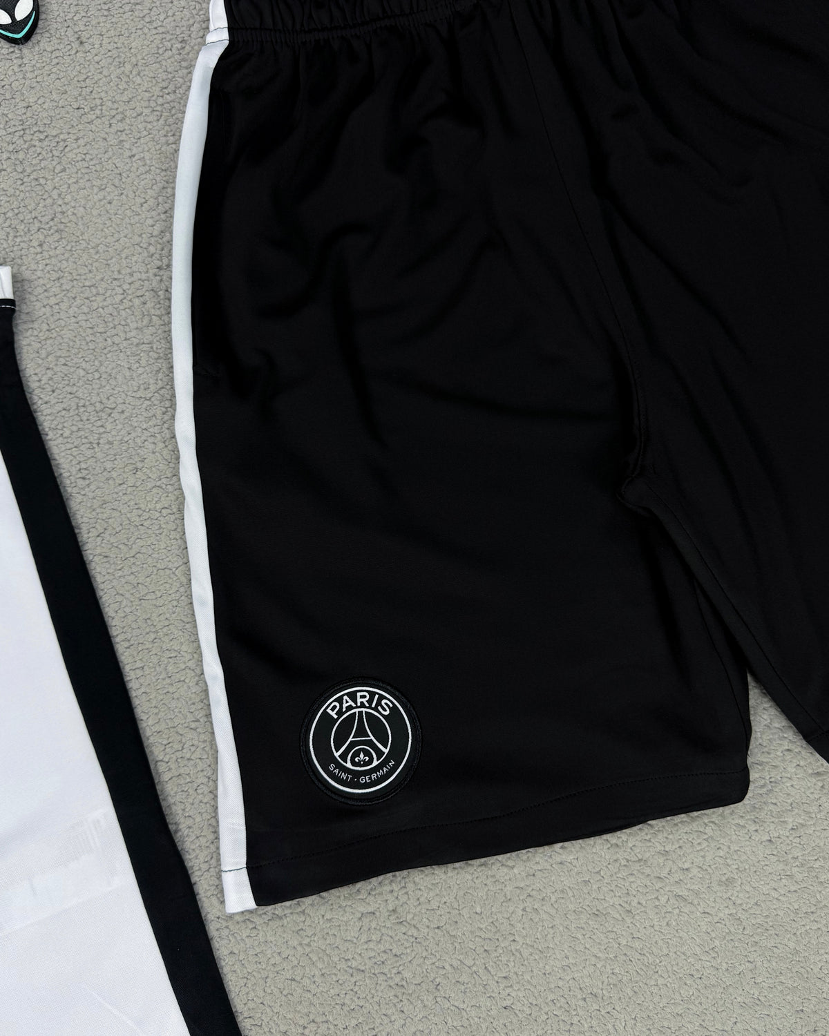 CONJUNTO TREINO VERÃO PARIS SAINT GERMAIN BRANCO/PRETO