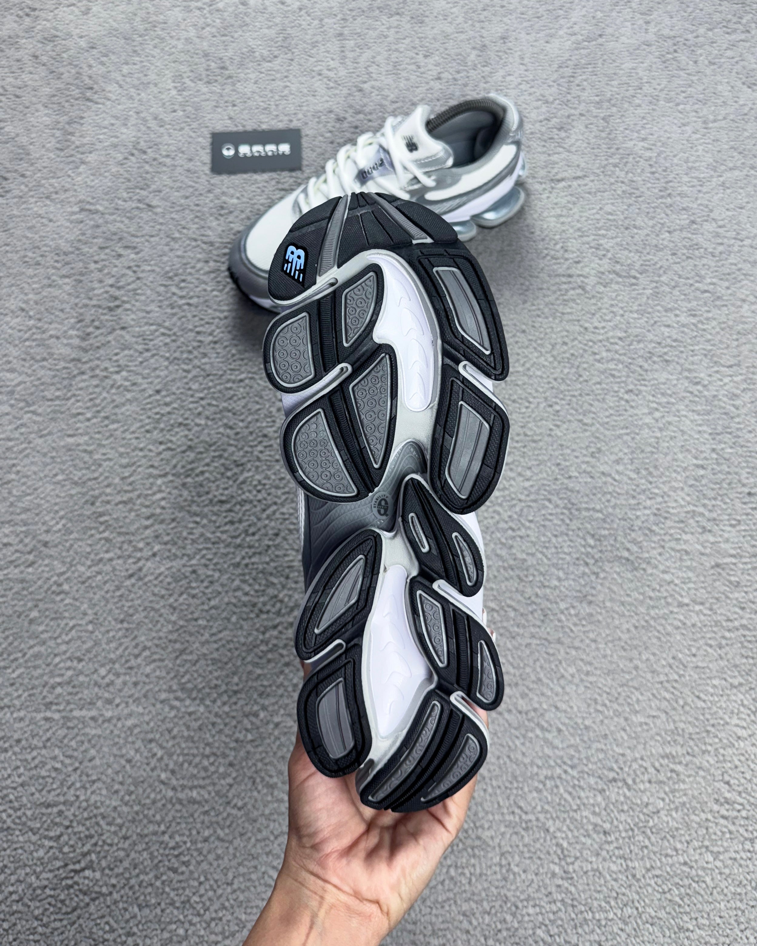 TÊNIS NB 2000