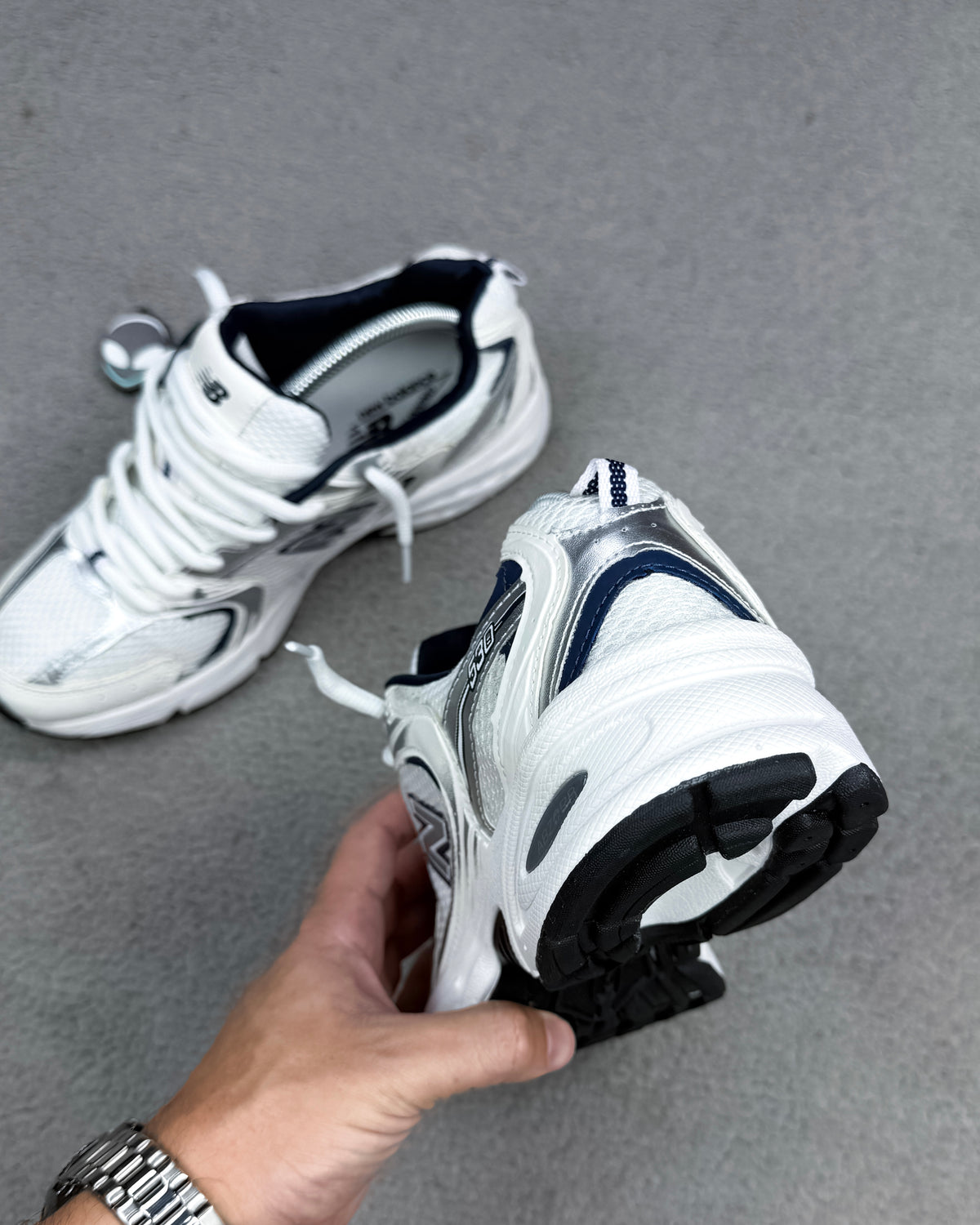 TÊNIS NB 530 - WHITE SILVER