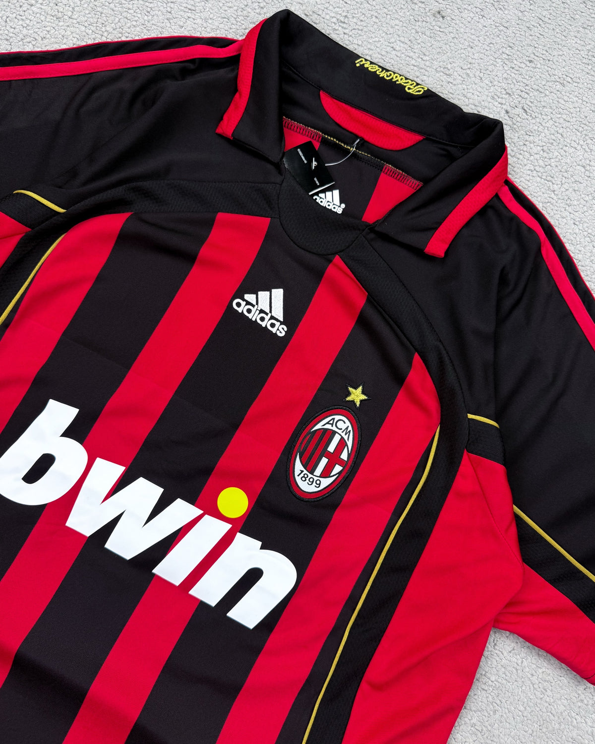 CAMISETA RETRÔ MILAN KAKÁ 2006/2007