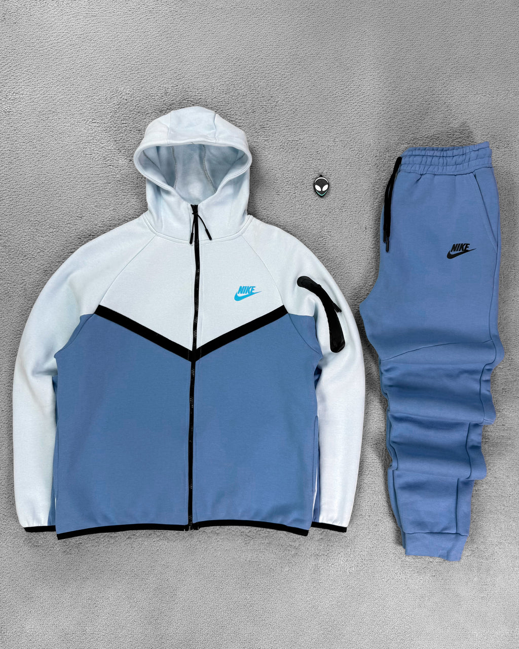 CONJUNTO NK TECH FLEECE LIGHT BLUE
